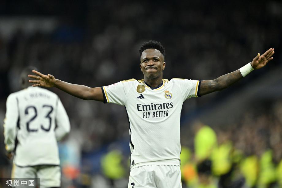 分榜上紧咬 分榜上紧咬