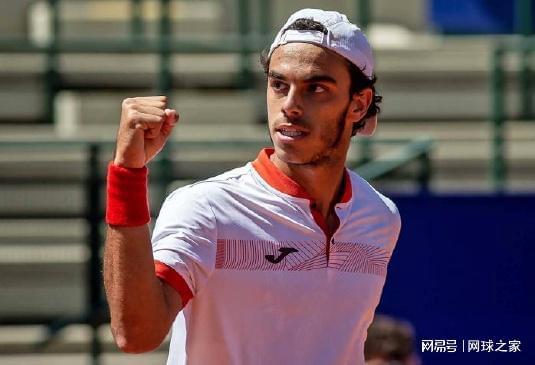 紧密绑定在 紧密绑定在